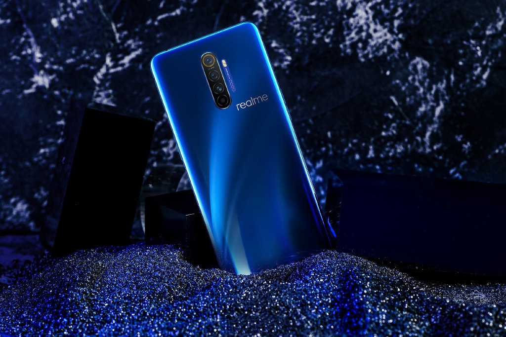 Render dorsal del OPPO Realme X2 Pro color Pearl Blue.