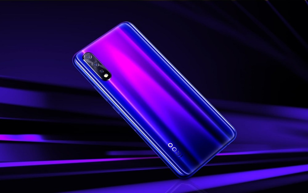 Diseño dorsal del Vivo IQOO Neo 855 color violeta.