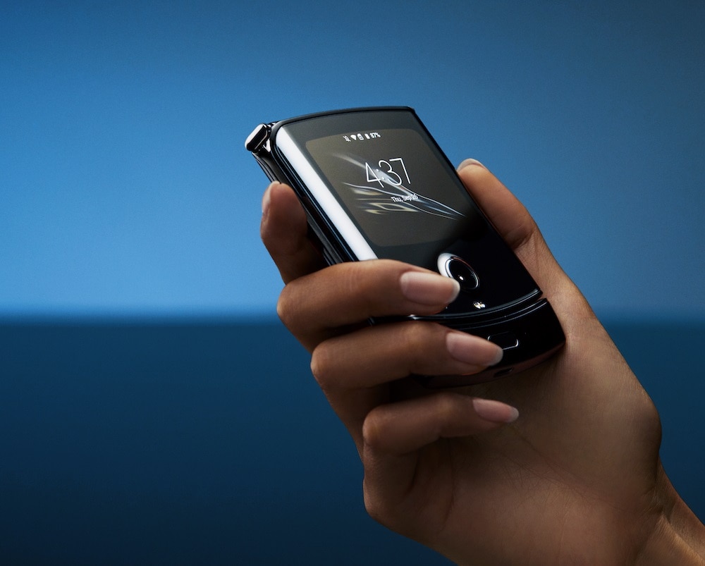 Diseño exterior del Motorola RAZR 2019 con pantalla Quick View de 2,7 pulgadas.