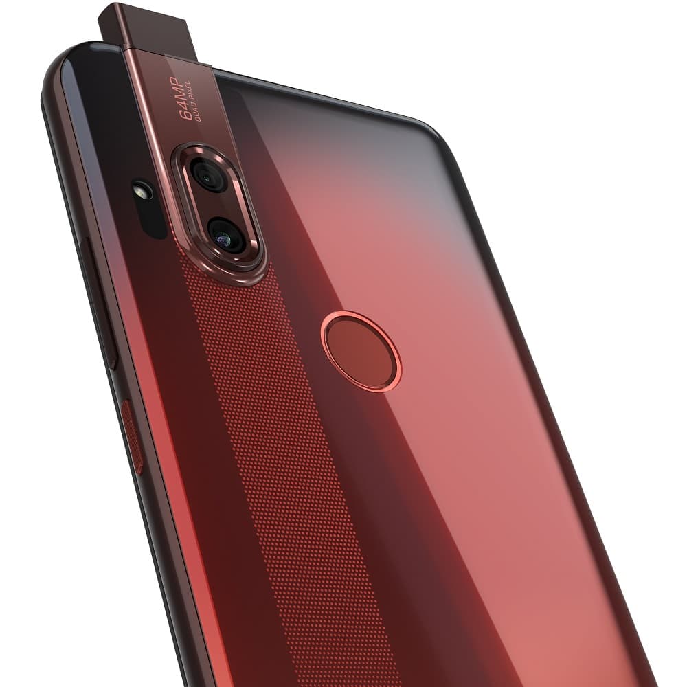 Render posterior del Motorola One Hyper color Dark Amber con su cámara frontal desplegada.