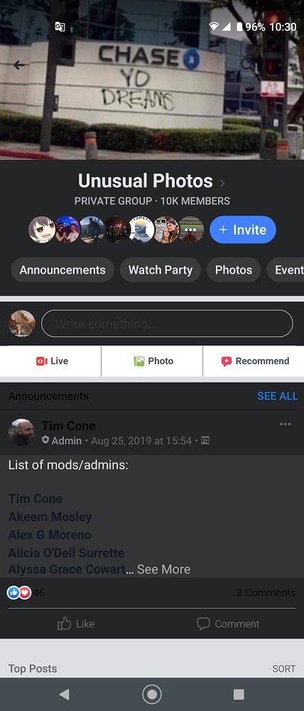 Captura de pantalla de Facebook con su Dark Mode activado.