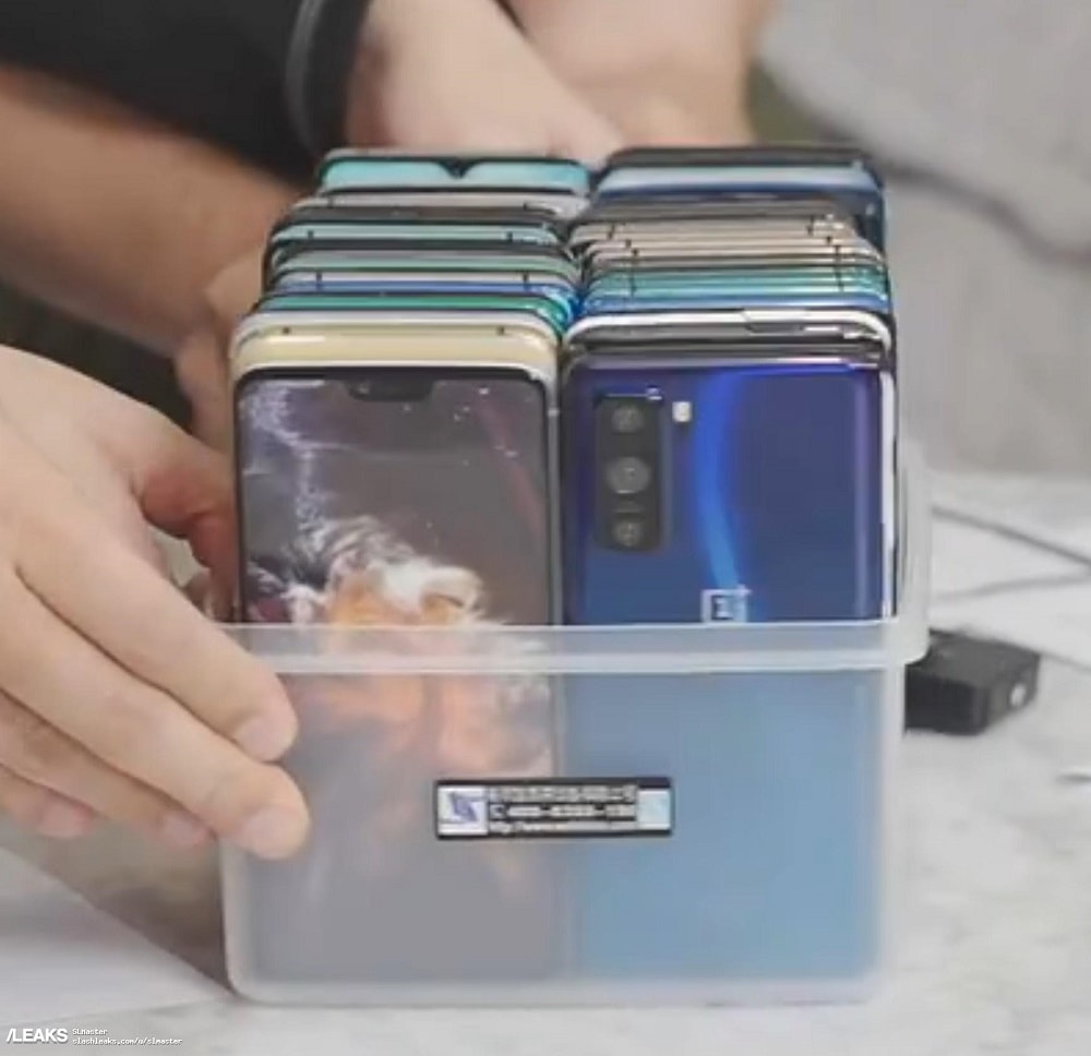 Foto del OnePlus 8 Lite mostrando su diseño frontal y dorsal.
