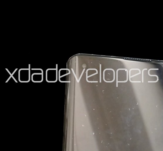 Fotografía filtrada del supuesto diseño frontal del Motorola Edge+.