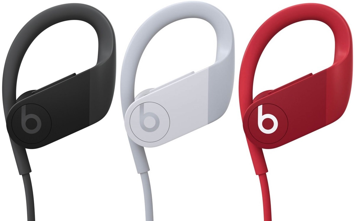 Diseño externo de los Apple Powerbeats 4 en tres colores diferentes.