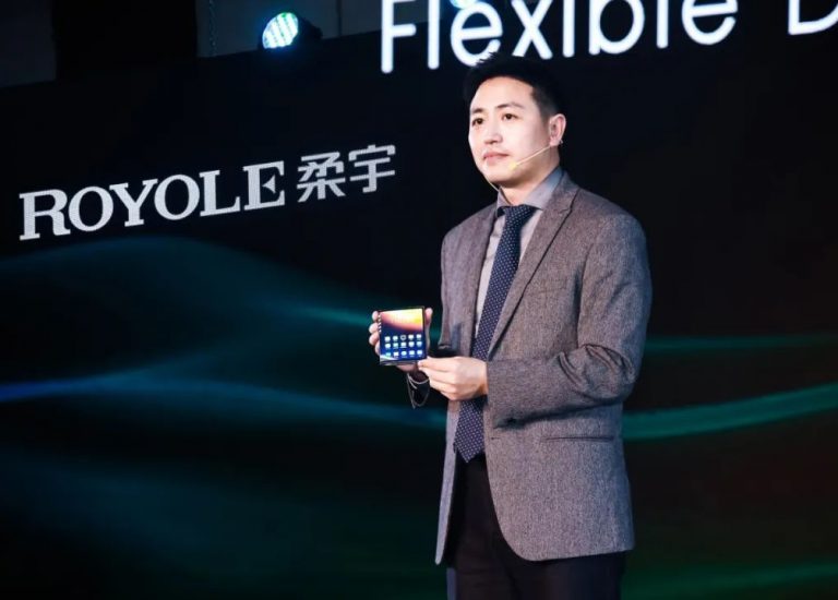 Royole presenta su segundo smartphone de pantalla flexible: el FlexPai 2