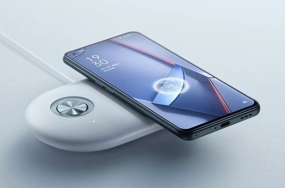 Ilustración oficial del OPPO Ace 2 con cargado inalámbrico de 40W.