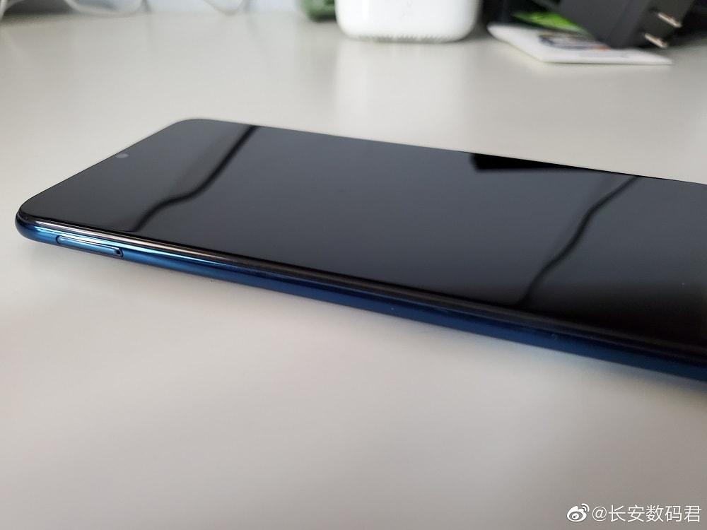 Foto filtrada del diseño frontal y lateral del Huawei Honor X10 Max.