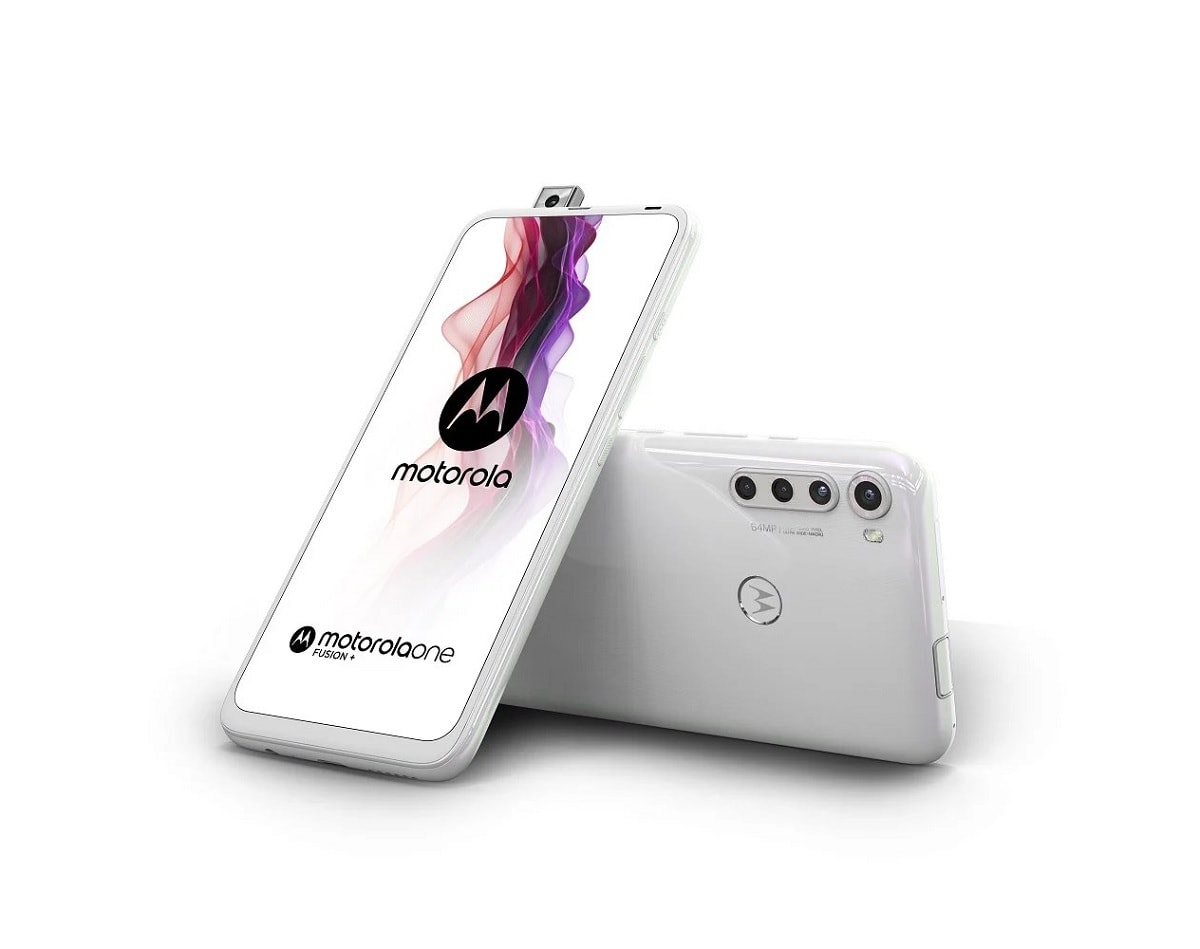 Render oficial del diseño frontal y dorsal del Motorola One Fusion+ color Moonlight White.