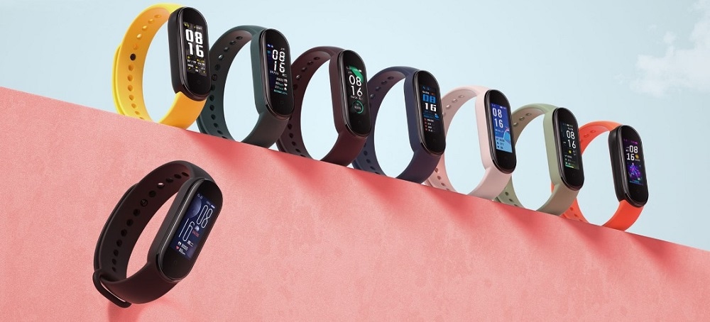 Render oficial de la Xiaomi Mi Band 5 con mallas de diferentes colores.