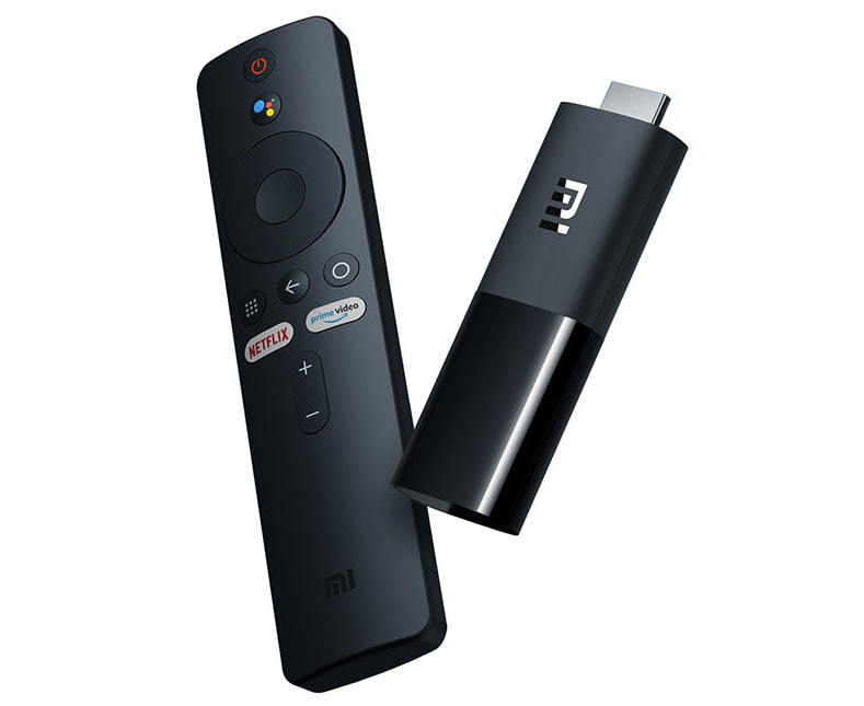 Render oficial del Xiaomi Mi TV Stick junto a su control remoto.