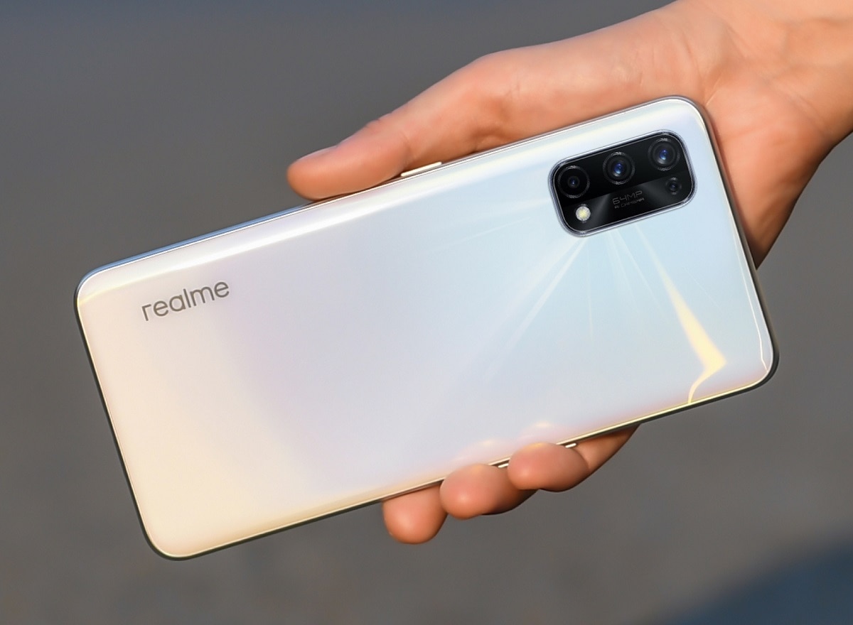 Render promocional oficial del diseño dorsal del OPPO Realme X7.