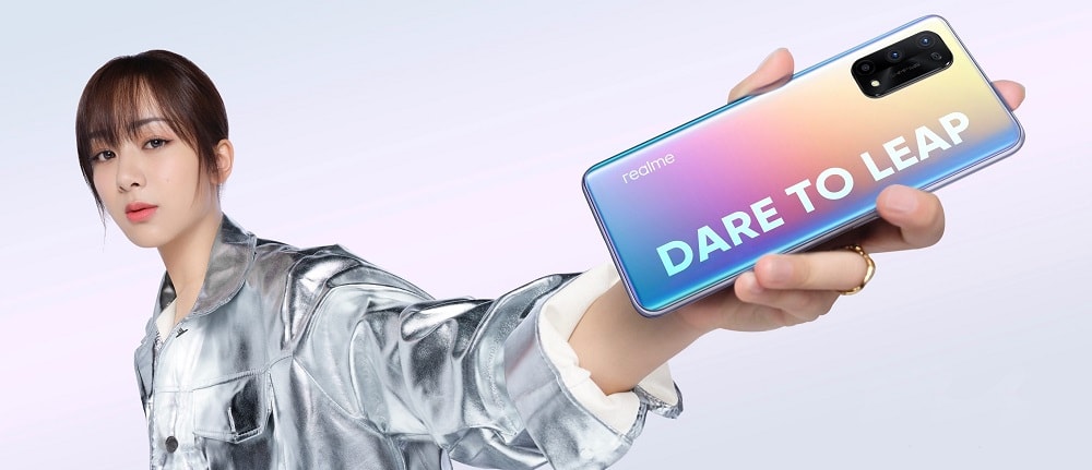 Render promocional oficial del diseño dorsal del OPPO Realme X7 Pro.
