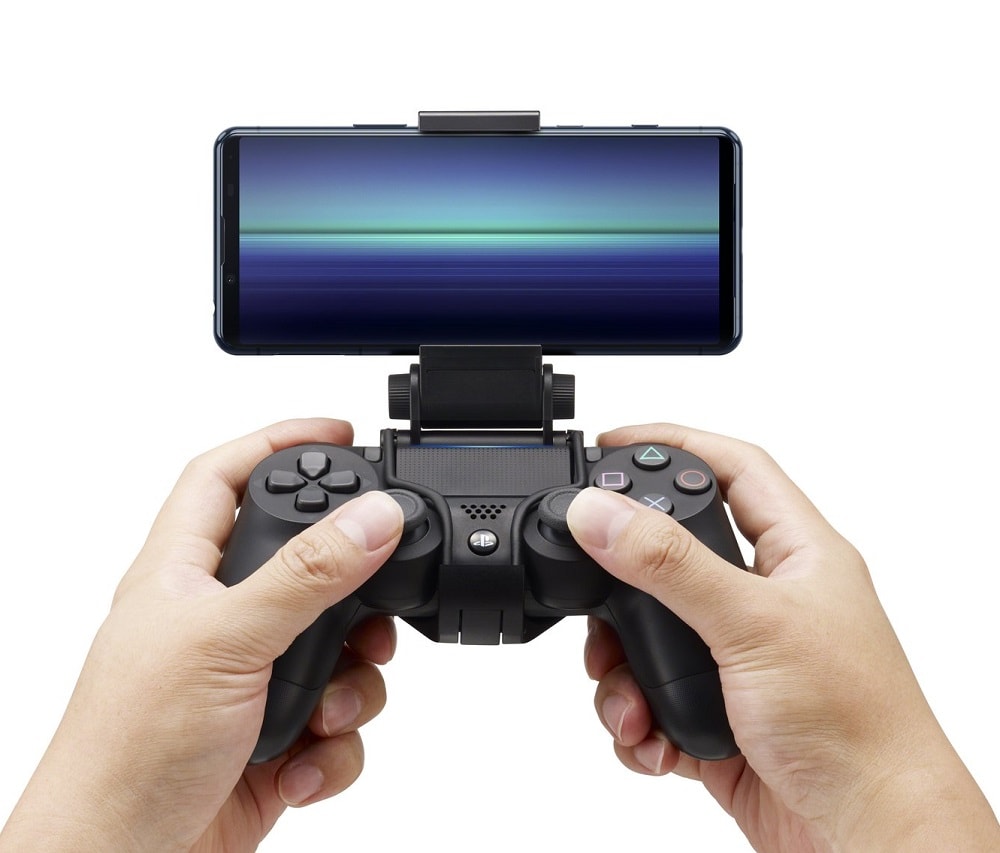 Render oficial del Sony Xperia 5 II con un accesorio para vincular al joystick de PlayStation 4.