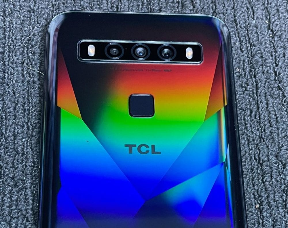 Fotografía parcial del dorso del TCL 10 5G UW.