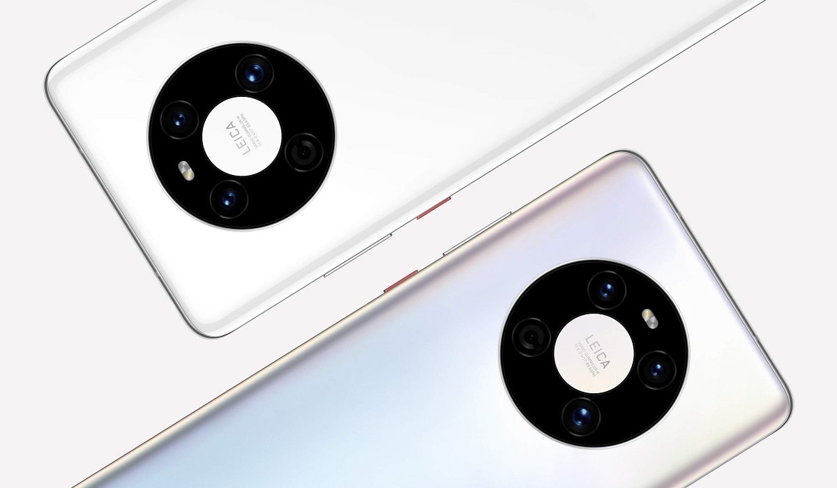 Render oficial del diseño dorsal del Huawei Mate 40E en colores plateado y blanco.