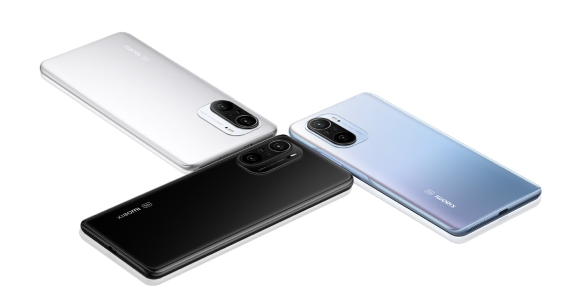 Render oficial del diseño posterior del Xiaomi Mi 11i en tres colores de partida.