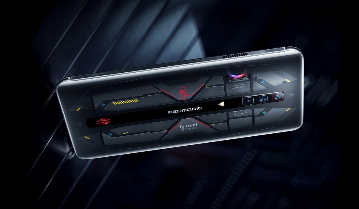 Render promocional del ZTE Nubia Red Magic 6 Pro Transparent Edition.