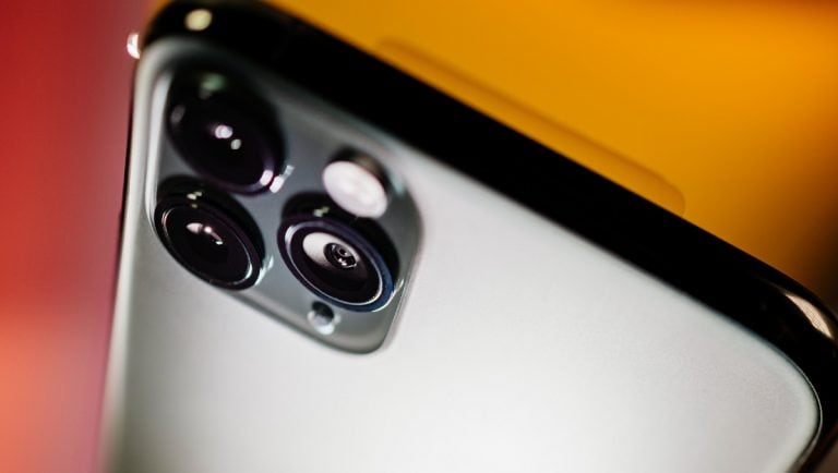 El iPhone 15 podría tener chasis de titanio y bordes curvados