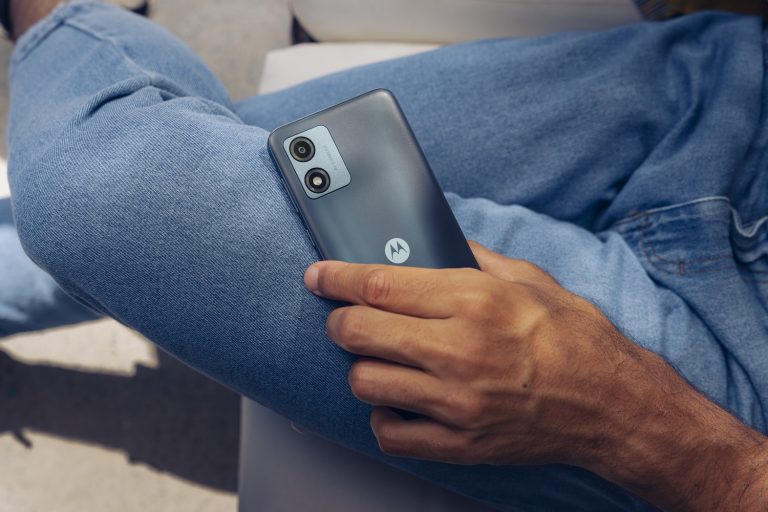 Motorola anuncia al económico Moto E13 con Android 13 (Go Edition)