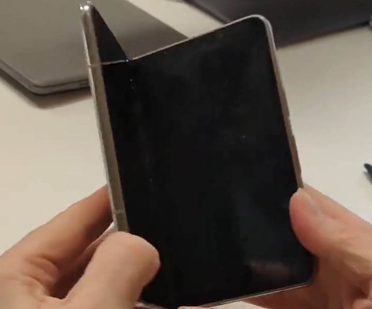El Pixel Fold de Google se filtra en video mostrando como se pliega