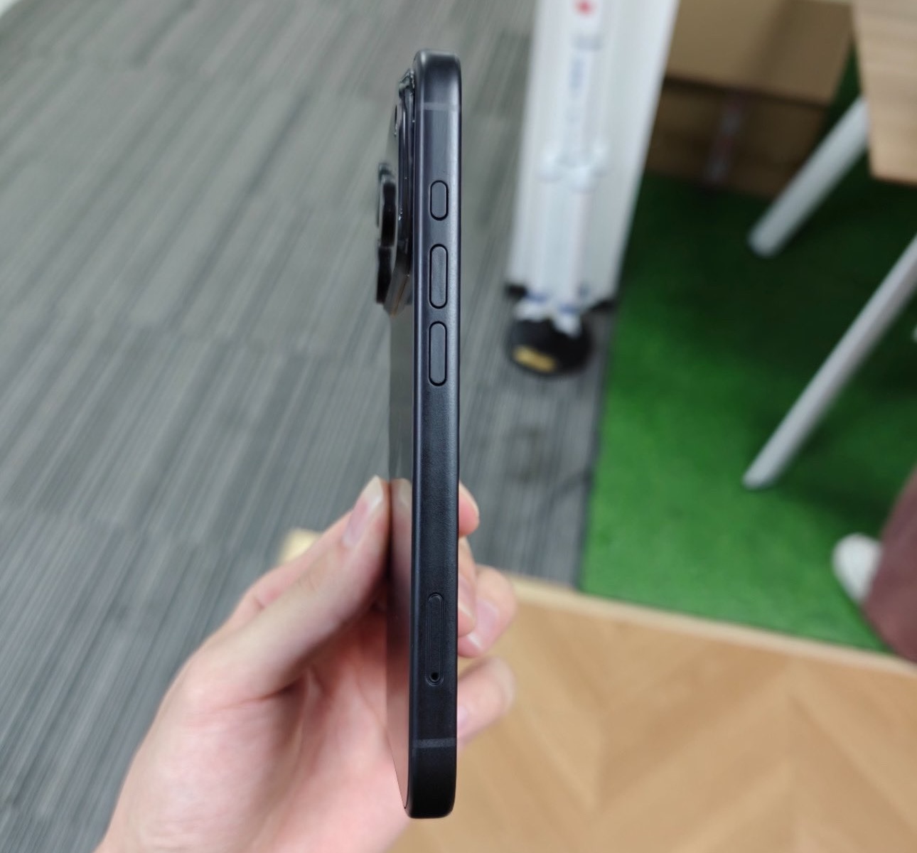 iphone 17 Pro dummy