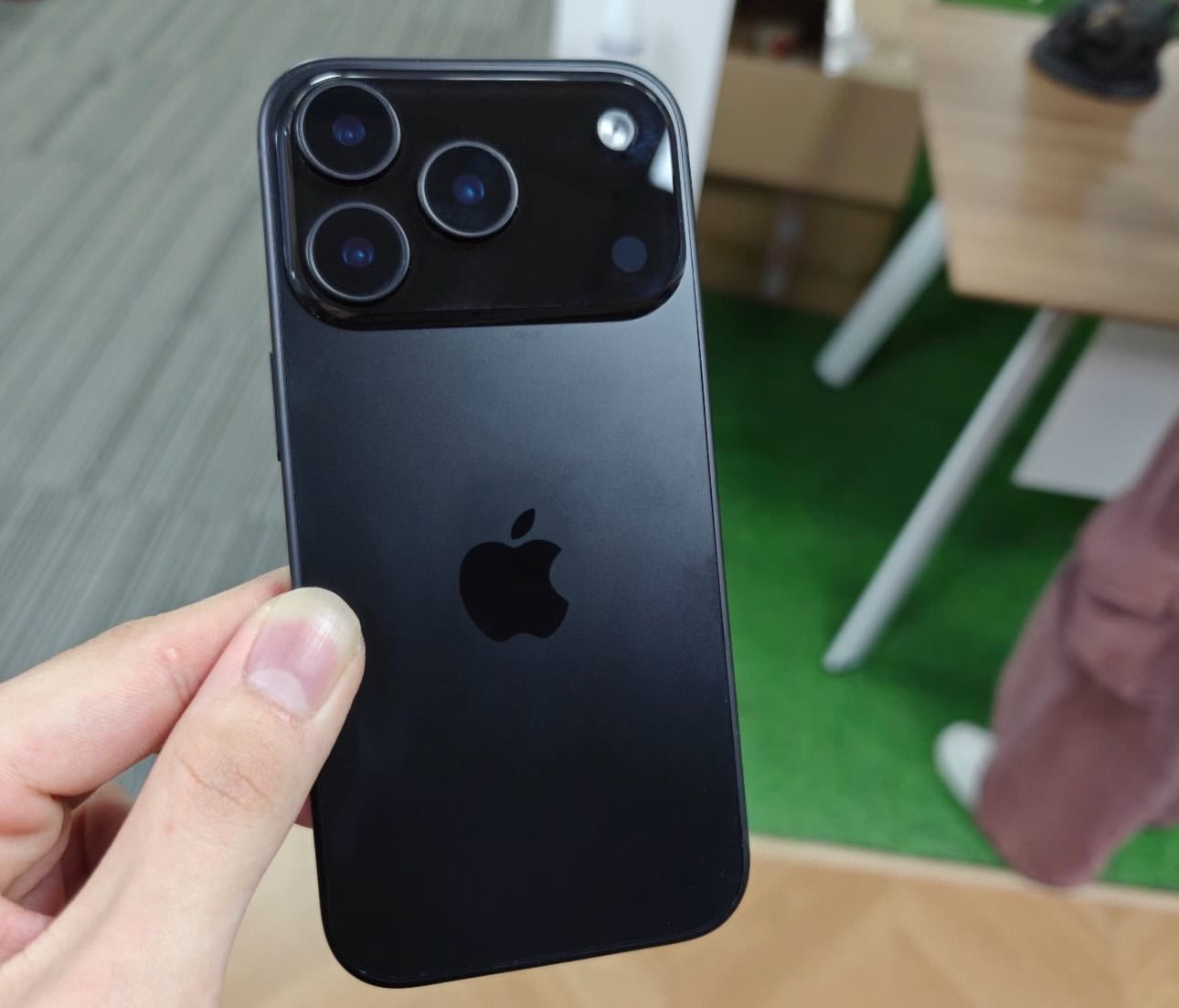 Apple iPhone 17 Pro aparece en fotos mostrando su diseño