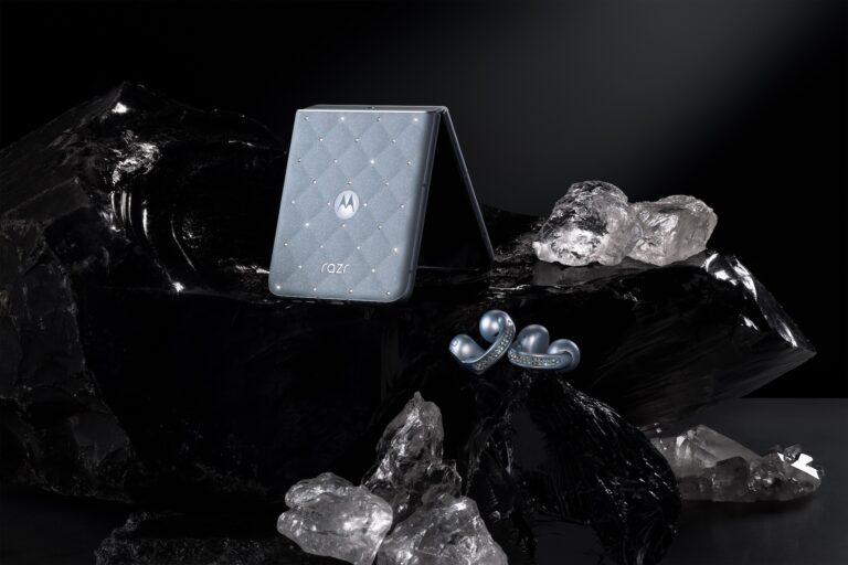 El Motorola Razr (2025) se viste de gala con cristales Swarovski