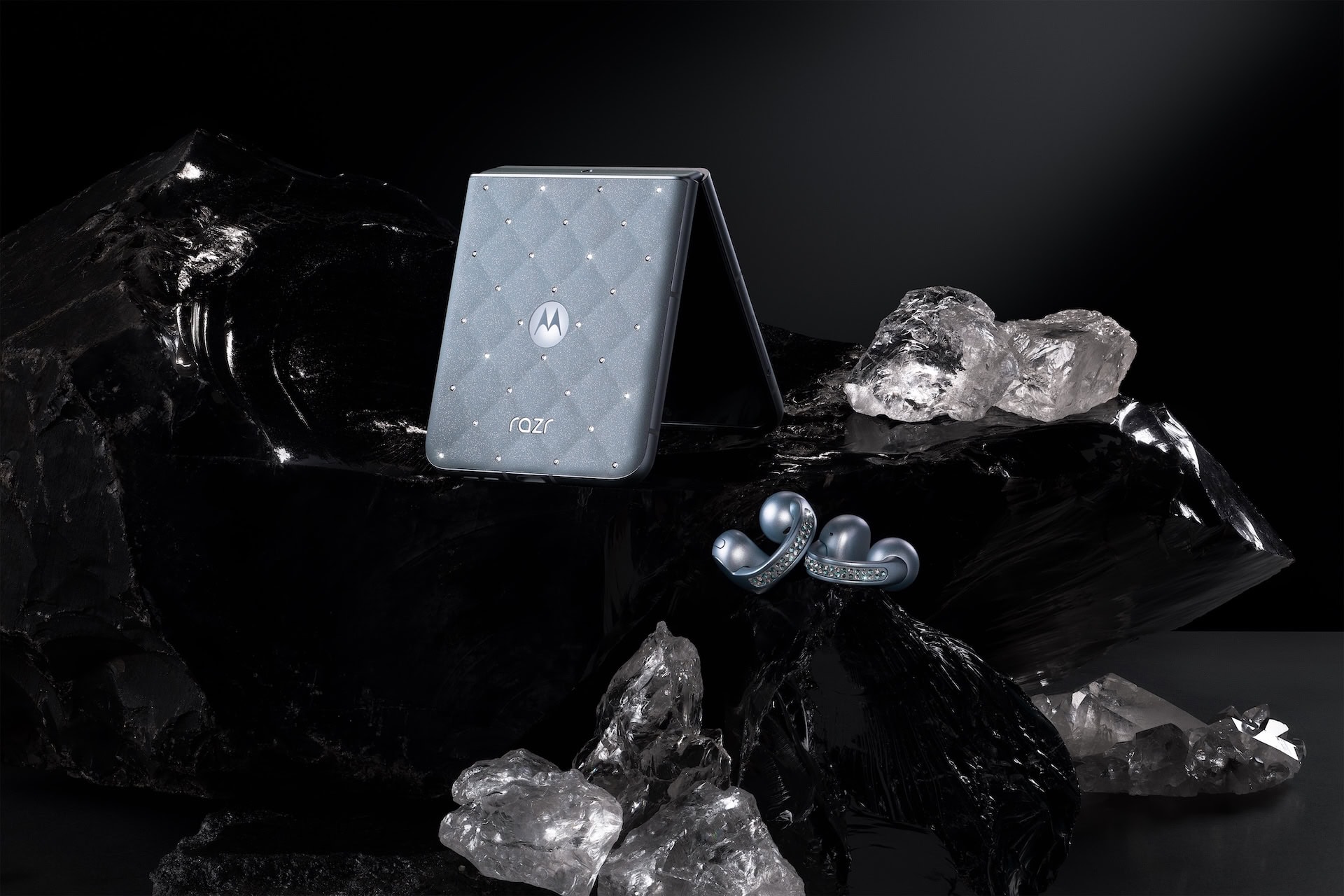 El Motorola Razr (2025) se viste de gala con cristales Swarovski