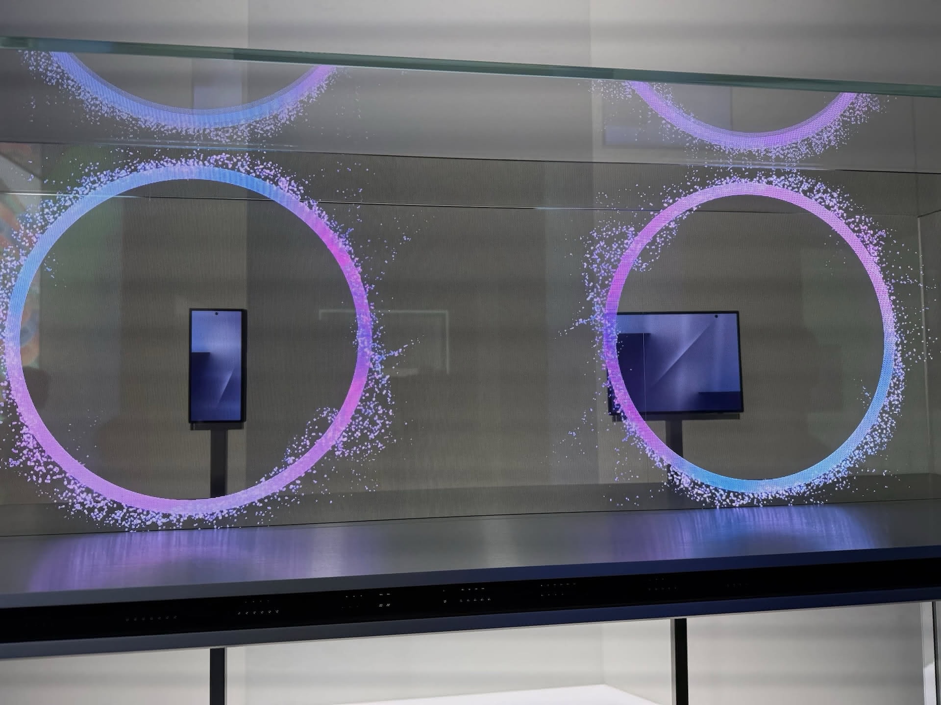 Samsung muestra un prototipo del smartphone tri-fold