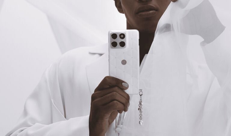 Motorola lanza un Edge 70 con cristales Swarovski