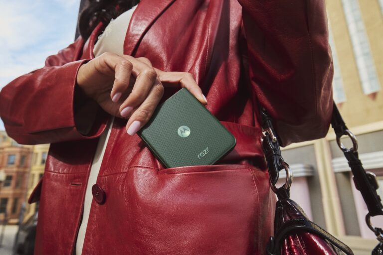 Motorola anuncia los nuevos foldable smartphones Razr 70
